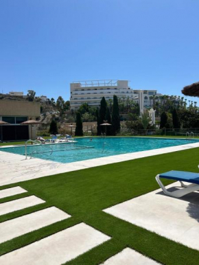 Apartamento piscina y vistas al mar en la playa